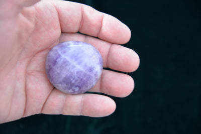 AMETHYST gallet, palm stone - polished (Amethyst Quartz Stone #A)