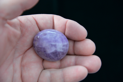 AMETHYST gallet, palm stone - polished (Amethyst Quartz Stone #C)