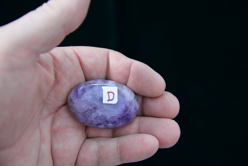 AMETHYST gallet, palm stone - polished (Amethyst Quartz Stone 