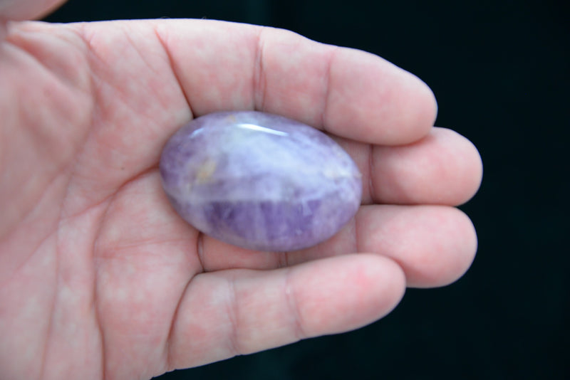 AMETHYST gallet, palm stone - polished (Amethyst Quartz Stone 