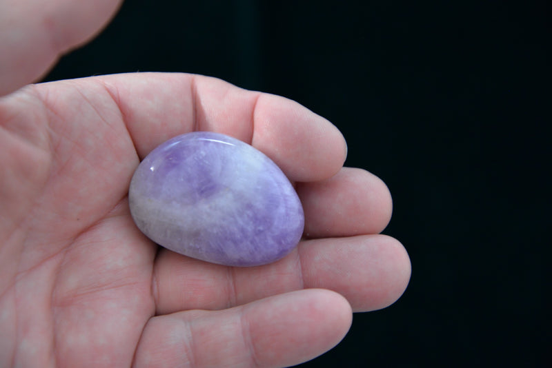 AMETHYST gallet, palm stone - polished (Amethyst Quartz Stone 