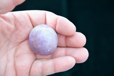 AMETHYST gallet, palm stone - polished (Amethyst Quartz Stone #F)