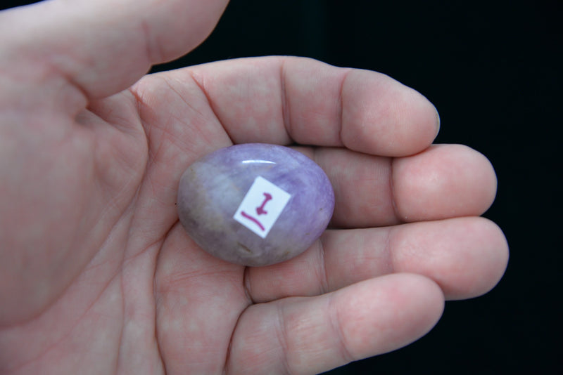 AMETHYST gallet, palm stone - polished (Amethyst Quartz Stone 