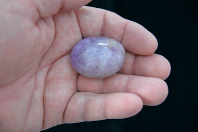 AMETHYST gallet, palm stone - polished (Amethyst Quartz Stone #I)