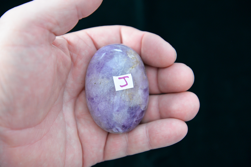 AMETHYST gallet, palm stone - polished (Amethyst Quartz Stone 