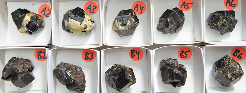 GARNET ANDRADITE MELANITE DARK CHOCOLATE from Mali - Natural crystals