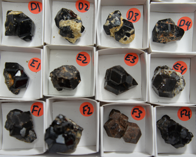 GARNET ANDRADITE MELANITE DARK CHOCOLATE from Mali - Natural crystals